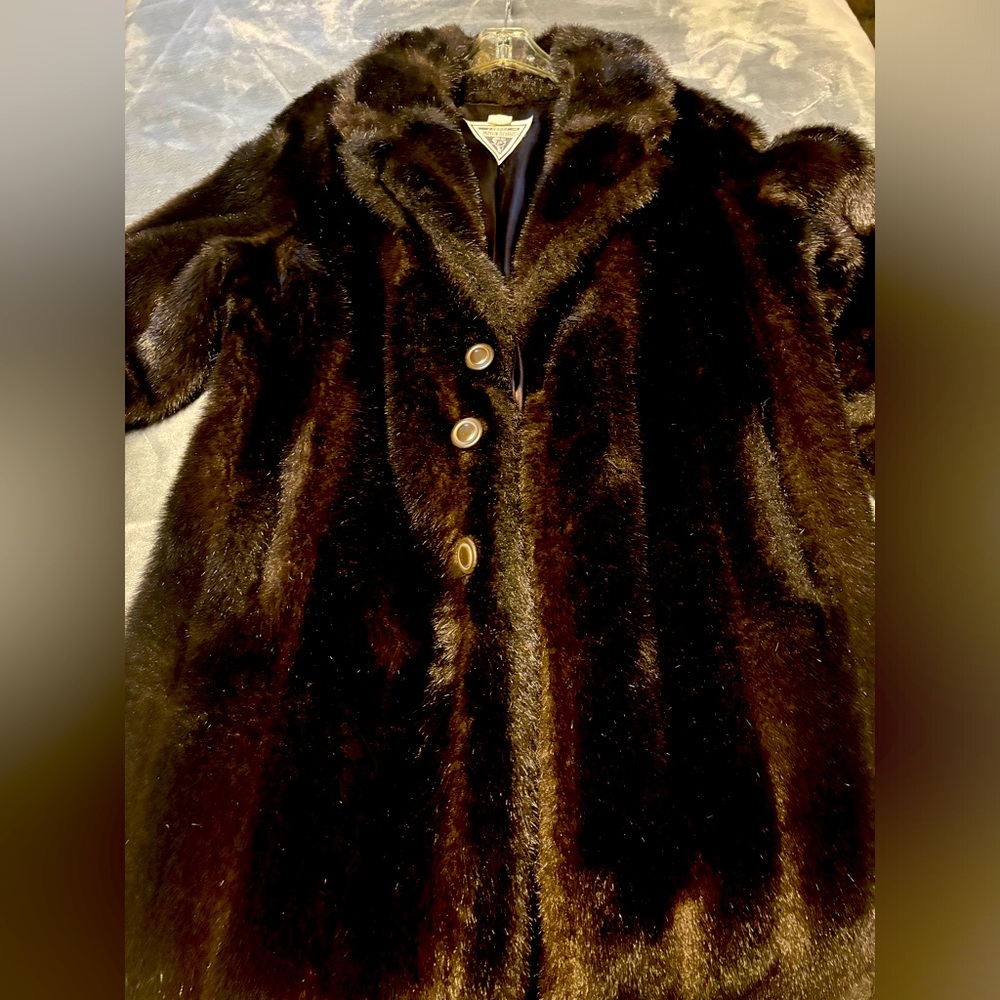 Marvin Richard’s fur coat black with brown tint